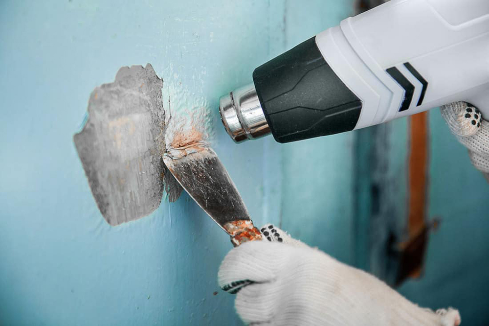 Cách loại bỏ sơn trên tường bằng súng nhiệt