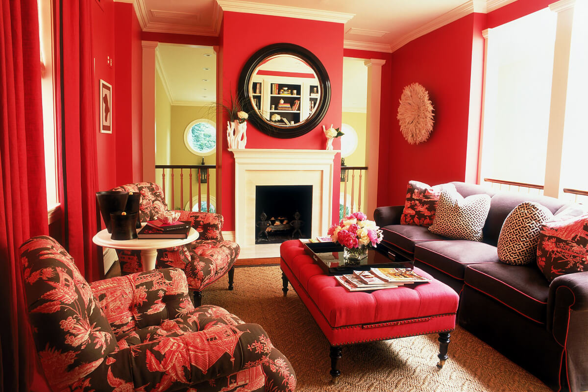 Phòng khách màu đỏ mâm xôi nổi bật và tinh tế