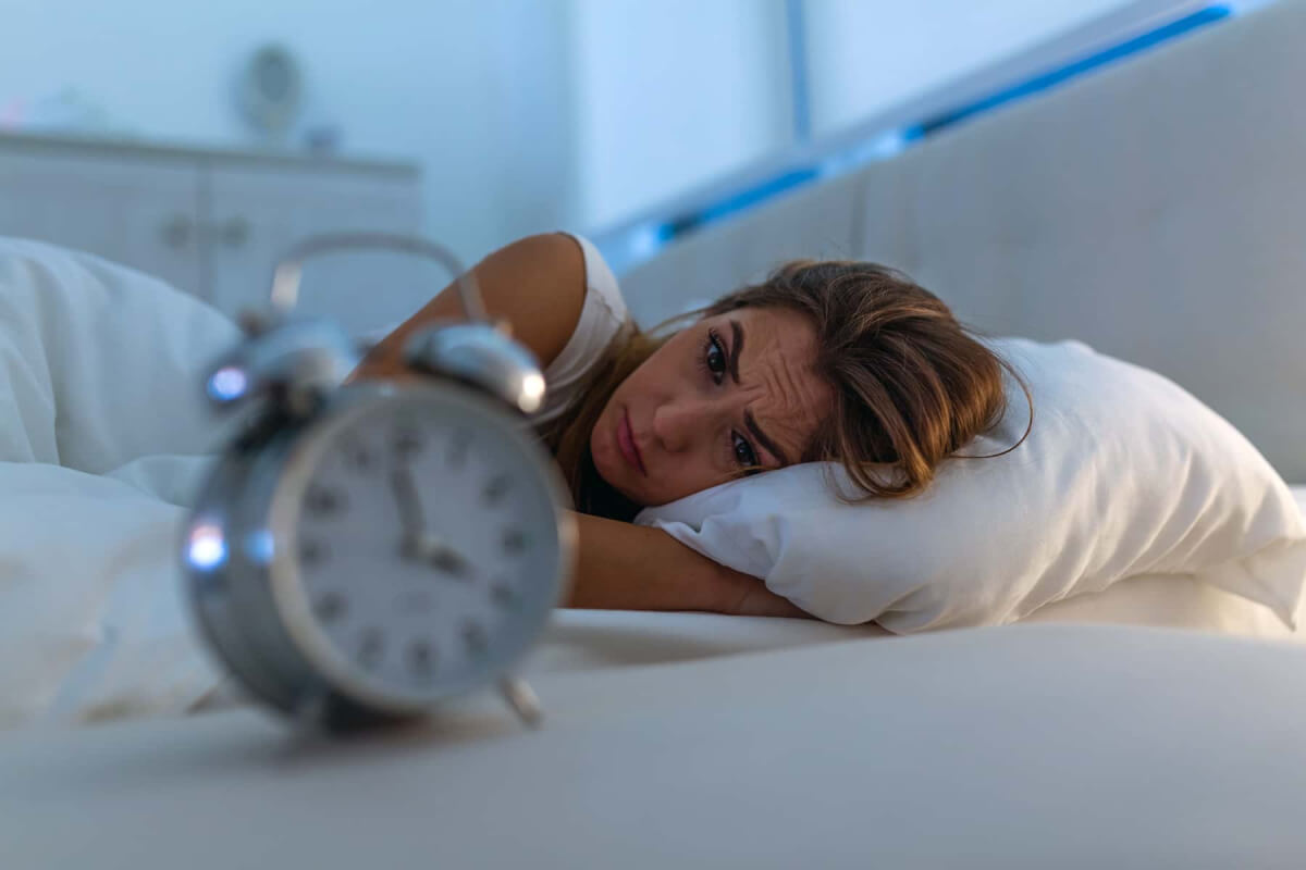 Triệu chứng mất ngủ kéo dài liên tục cũng là một trong những dấu hiệu cảnh báo nguy cơ đột quỵ